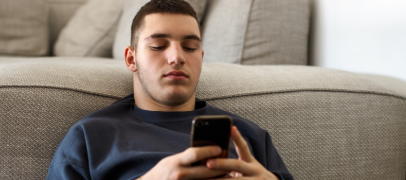 Self-harm and digital technology overuse in young people with lived mental health experience