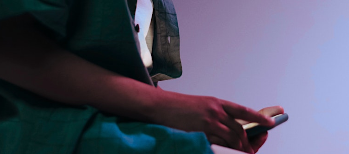 Young people may temporarily withdraw from social media use on the day they self-harm